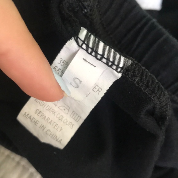 Shein black leggings with white strip - Picture 4 of 5